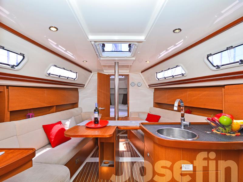 Book yachts online - sailboat - Hanse 325 - Josefin - rent