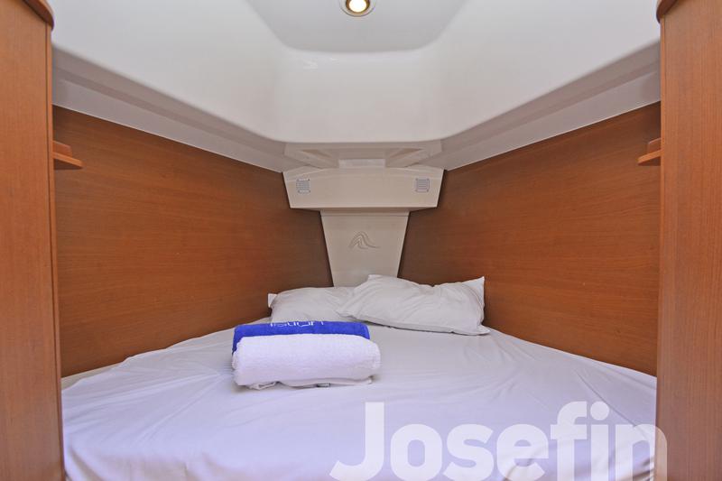 Book yachts online - sailboat - Hanse 325 - Josefin - rent