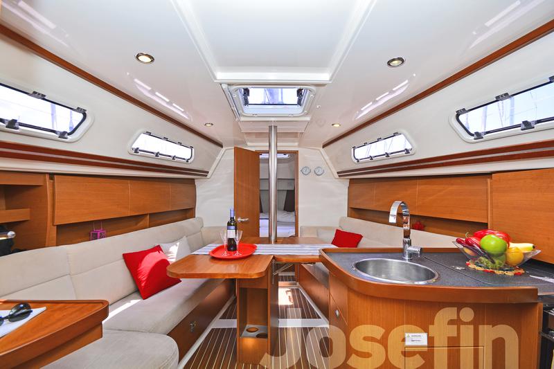 Book yachts online - sailboat - Hanse 325 - Josefin - rent