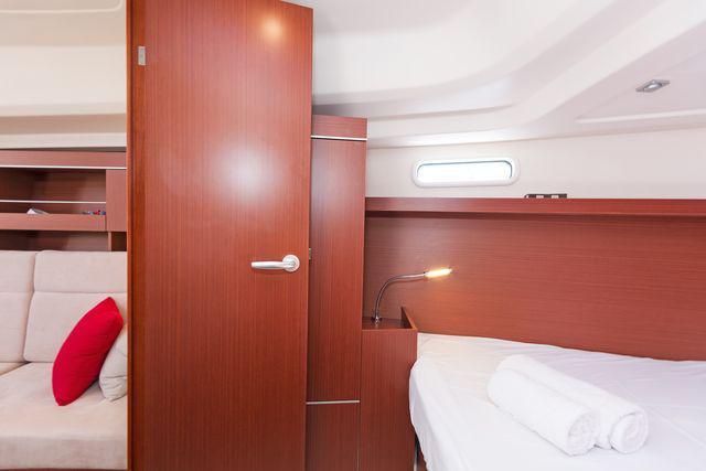 Book yachts online - sailboat - Hanse 385 - JOY - rent