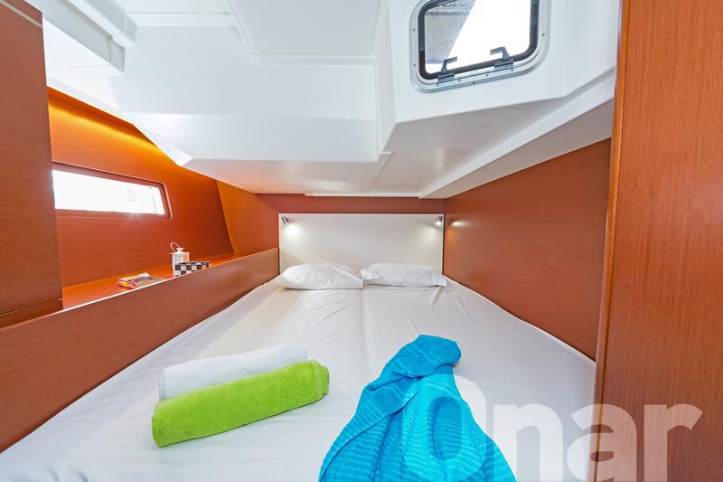 Book yachts online - sailboat - Oceanis 51.1 (4+1 cab) A/C &amp; GEN. - ONAR - rent