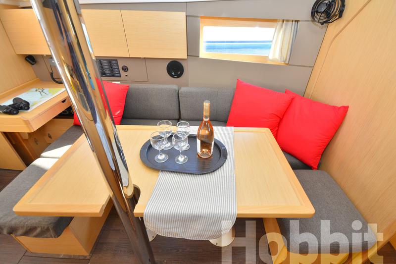 Book yachts online - sailboat - Oceanis 35 - Hobbit - rent