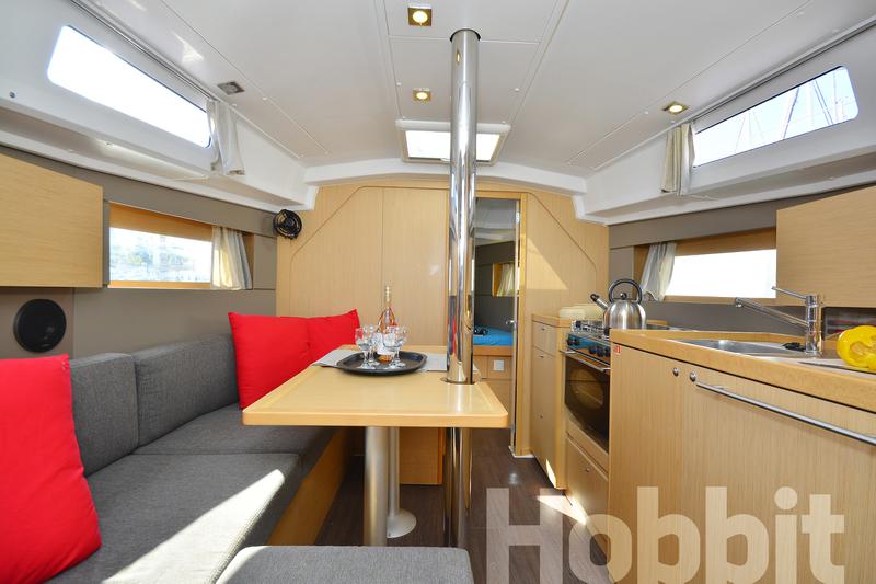 Book yachts online - sailboat - Oceanis 35 - Hobbit - rent