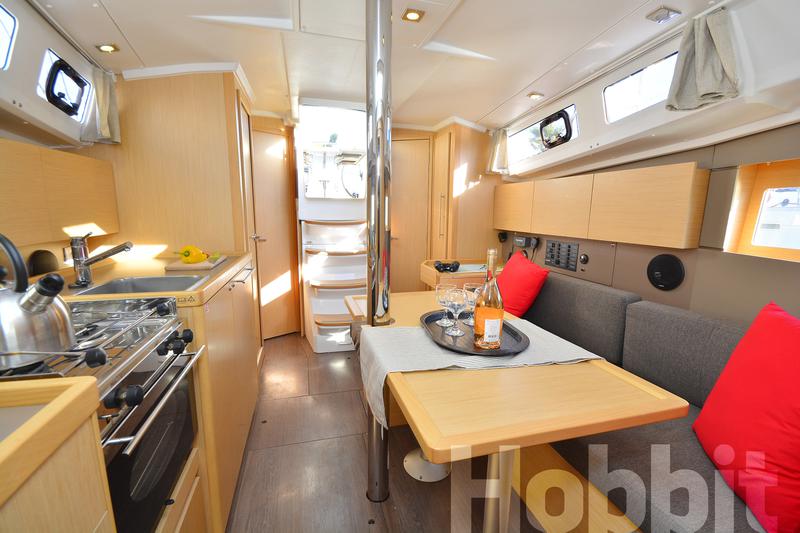 Book yachts online - sailboat - Oceanis 35 - Hobbit - rent