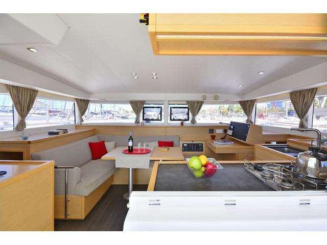 Book yachts online - catamaran - Lagoon 400S2 - FOOTPRINTS - rent
