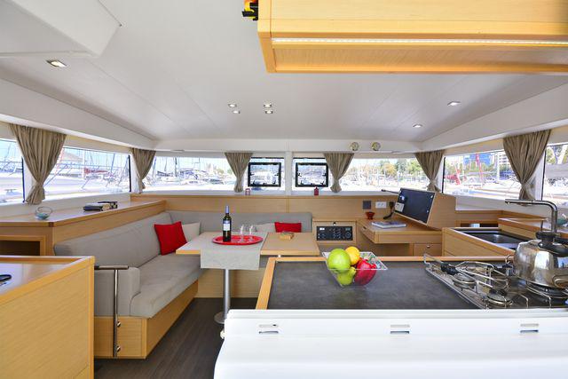 Book yachts online - catamaran - Lagoon 400S2 - FOOTPRINTS - rent
