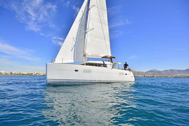 Book yachts online - catamaran - Lagoon 400S2 - FOOTPRINTS - rent