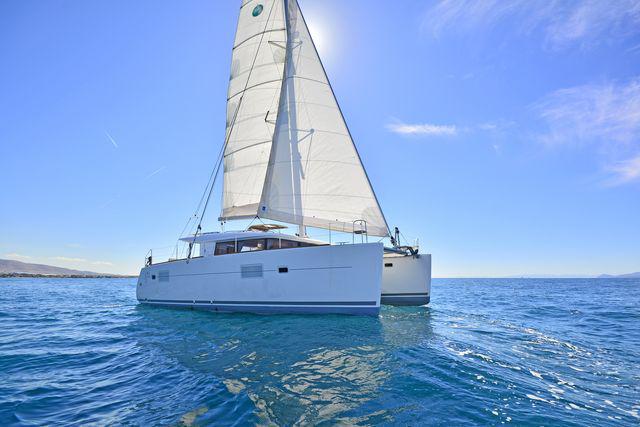 Book yachts online - catamaran - Lagoon 400S2 - FOOTPRINTS - rent