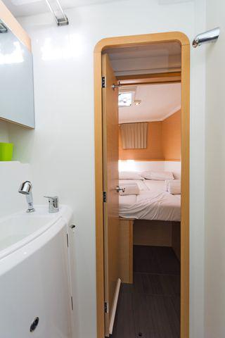 Book yachts online - catamaran - Lagoon 400S2 - FOOTPRINTS - rent