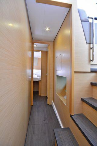 Book yachts online - catamaran - Lagoon 400S2 - FOOTPRINTS - rent