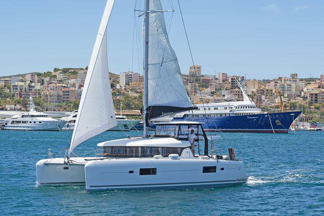 Book yachts online - catamaran - Lagoon 42 A/C &amp; GEN. - MAROU - rent