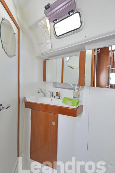 Book yachts online - sailboat - Oceanis 50 Family A/C &amp; GEN - Leandros - rent