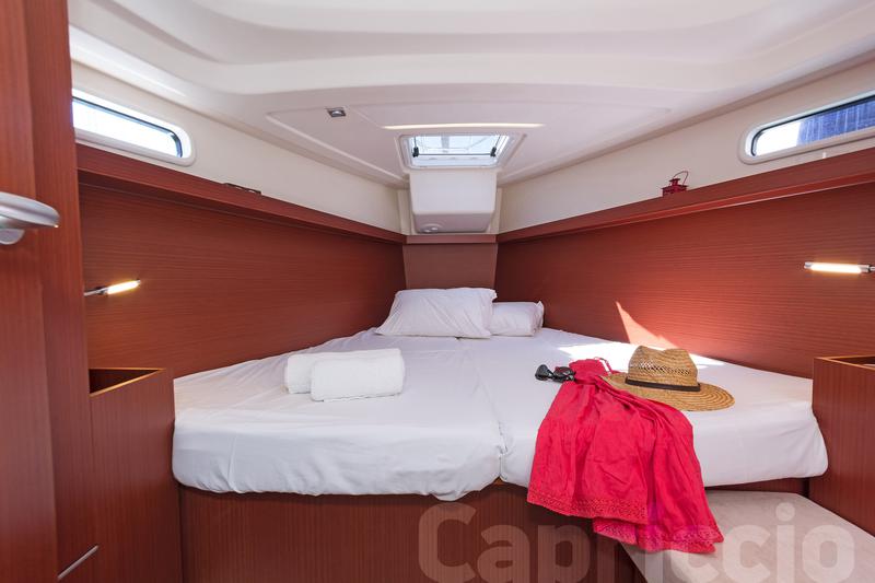 Book yachts online - sailboat - Hanse 385 - CAPRICCIO - rent