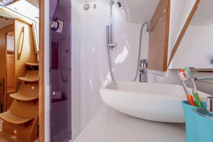 Book yachts online - sailboat - Dufour 430 - OCEAN WHISPER - rent