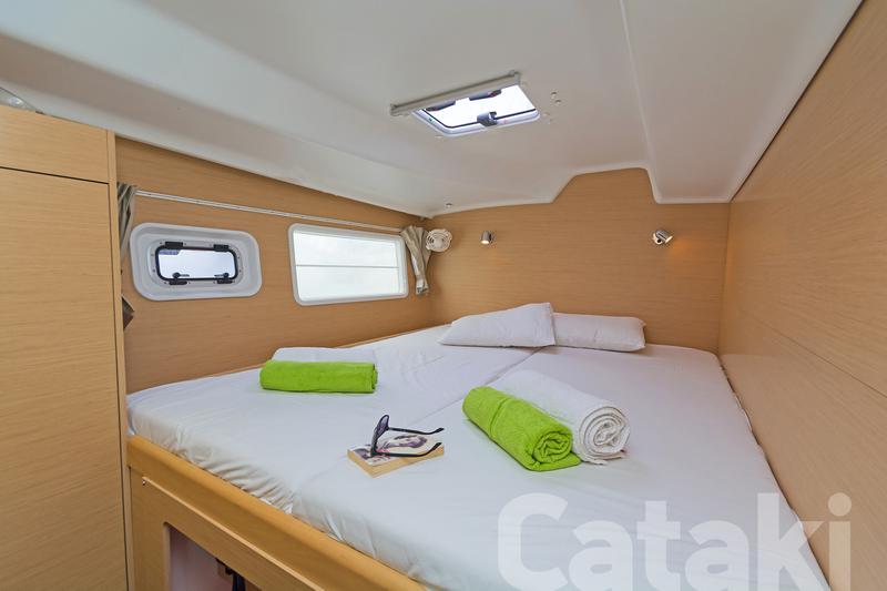 Book yachts online - catamaran - Lagoon 380 S2 - Cataki - rent
