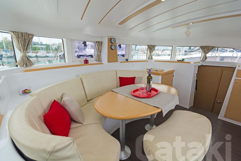Book yachts online - catamaran - Lagoon 380 S2 - Cataki - rent