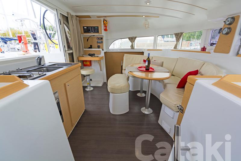 Book yachts online - catamaran - Lagoon 380 S2 - Cataki - rent