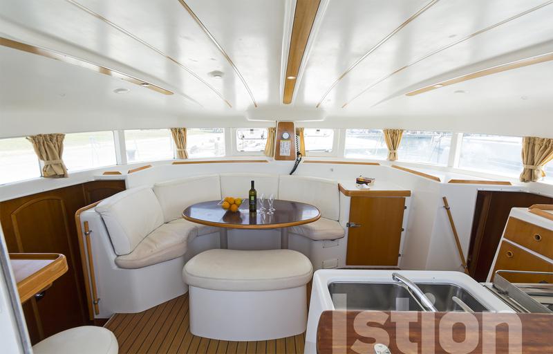 Book yachts online - catamaran - Lagoon 380 - Istion - rent
