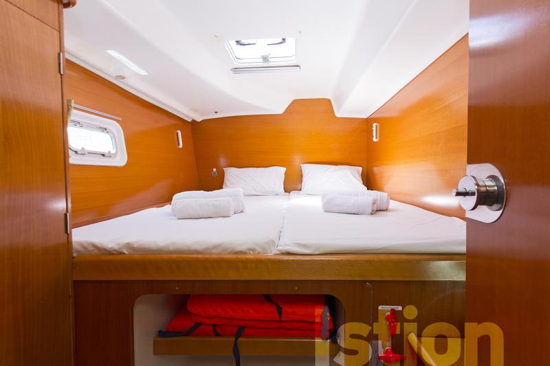 Book yachts online - catamaran - Lagoon 380 - Istion - rent