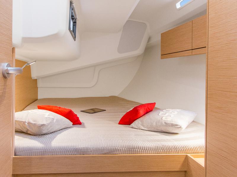 Book yachts online - sailboat - Hanse 418 - AZUR - rent