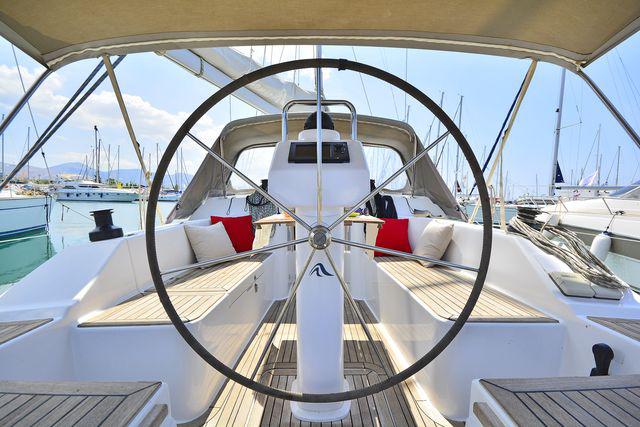 Book yachts online - sailboat - Hanse 325 - Selini - rent