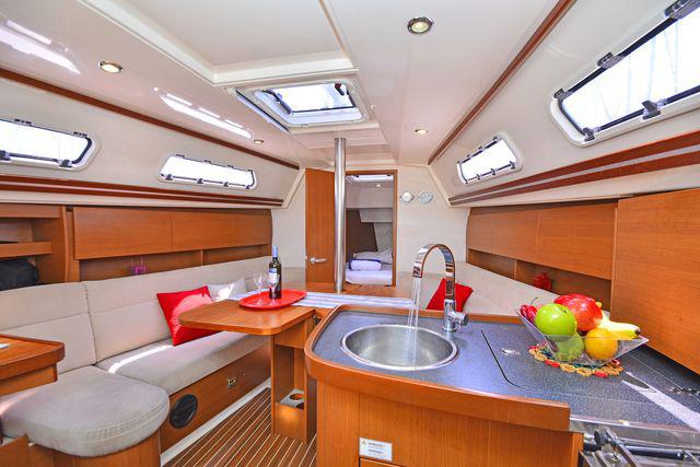 Book yachts online - sailboat - Hanse 325 - Selini - rent