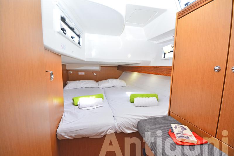 Book yachts online - sailboat - Bavaria Cruiser 40 - Antigoni - rent