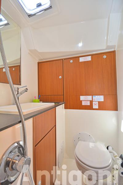 Book yachts online - sailboat - Bavaria Cruiser 40 - Antigoni - rent