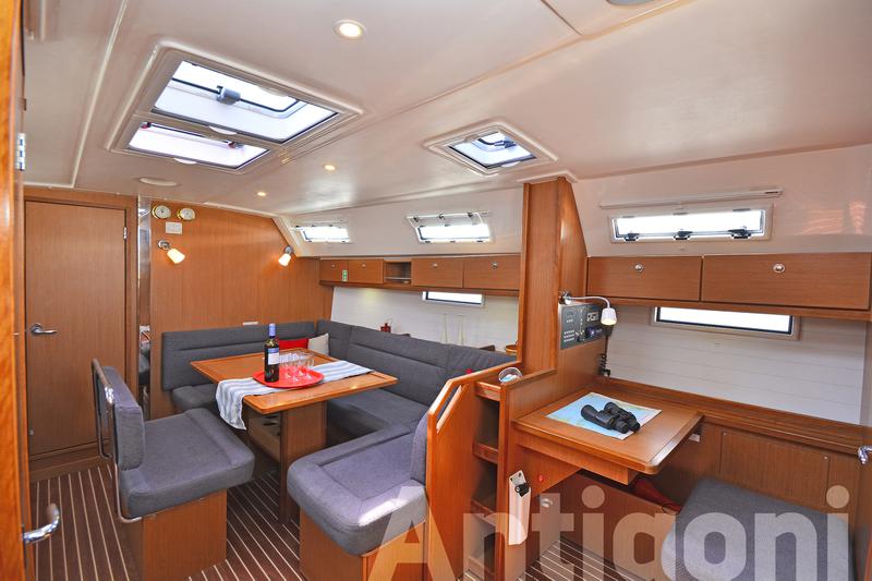 Book yachts online - sailboat - Bavaria Cruiser 40 - Antigoni - rent