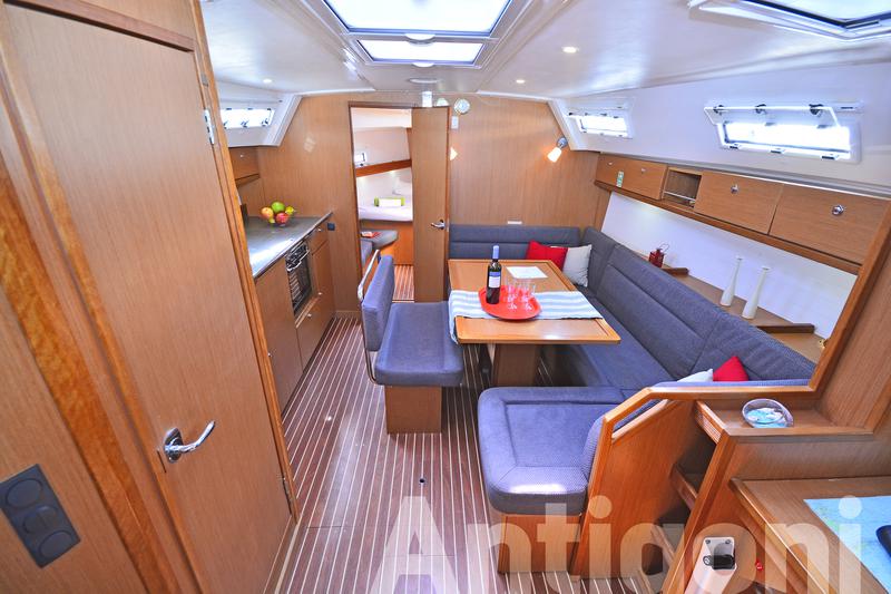 Book yachts online - sailboat - Bavaria Cruiser 40 - Antigoni - rent