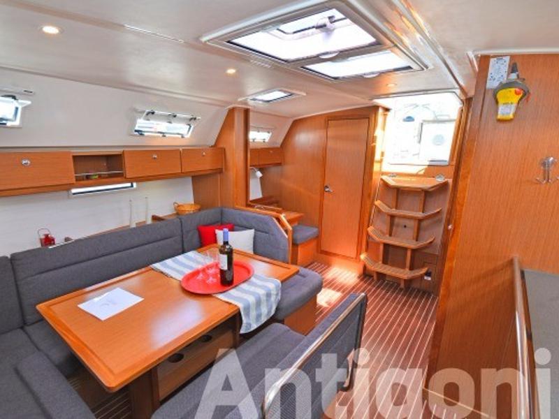 Book yachts online - sailboat - Bavaria Cruiser 40 - Antigoni - rent