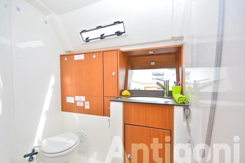 Book yachts online - sailboat - Bavaria Cruiser 40 - Antigoni - rent