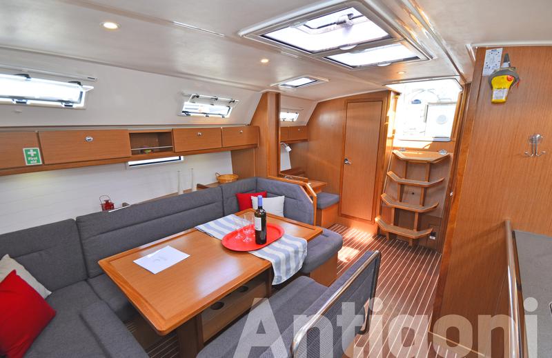 Book yachts online - sailboat - Bavaria Cruiser 40 - Antigoni - rent