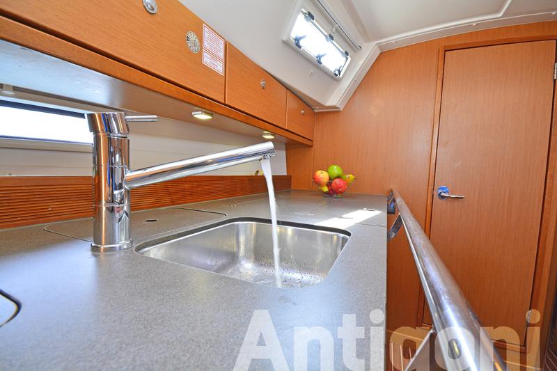 Book yachts online - sailboat - Bavaria Cruiser 40 - Antigoni - rent