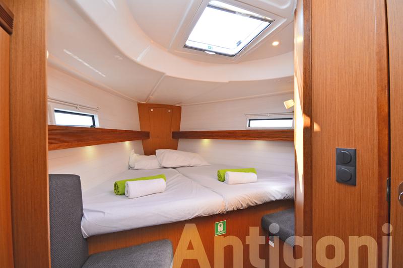 Book yachts online - sailboat - Bavaria Cruiser 40 - Antigoni - rent