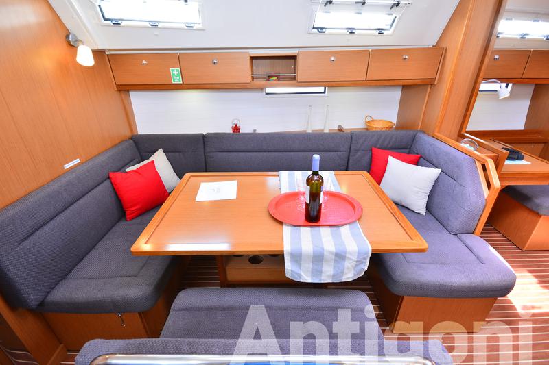 Book yachts online - sailboat - Bavaria Cruiser 40 - Antigoni - rent