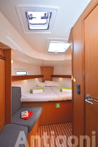 Book yachts online - sailboat - Bavaria Cruiser 40 - Antigoni - rent