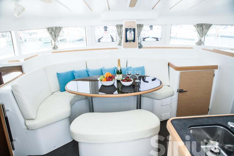 Book yachts online - catamaran - Lagoon 380 - Sirius - rent