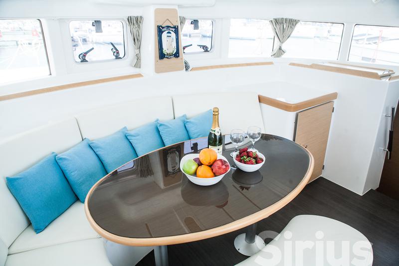Book yachts online - catamaran - Lagoon 380 - Sirius - rent
