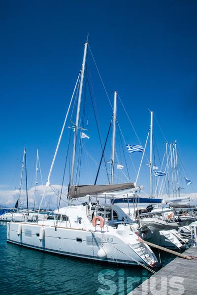 Book yachts online - catamaran - Lagoon 380 - Sirius - rent