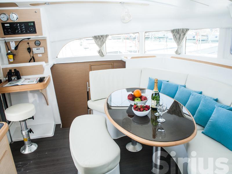 Book yachts online - catamaran - Lagoon 380 - Sirius - rent