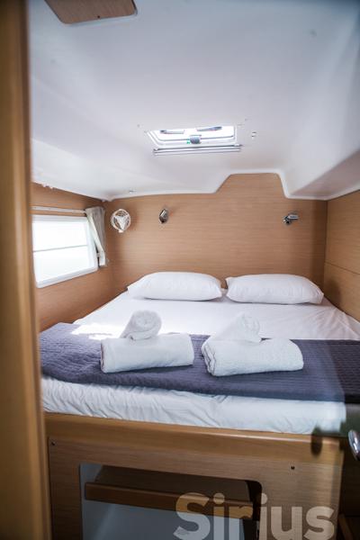 Book yachts online - catamaran - Lagoon 380 - Sirius - rent