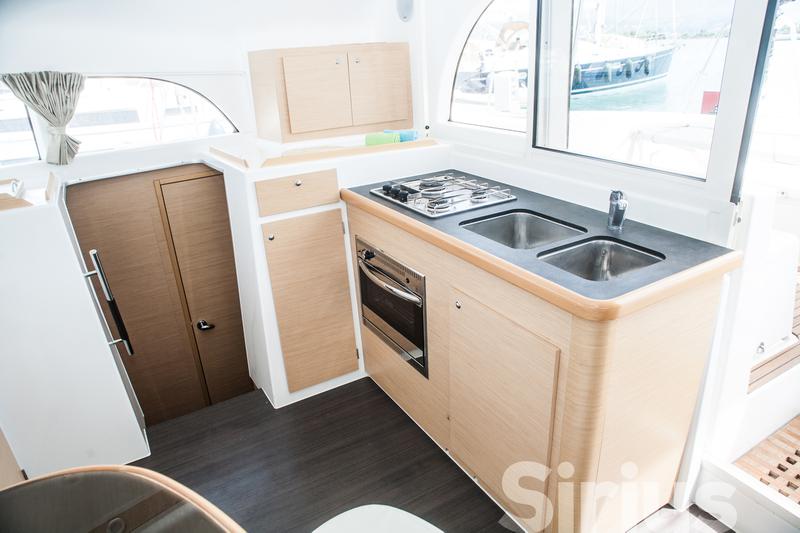 Book yachts online - catamaran - Lagoon 380 - Sirius - rent