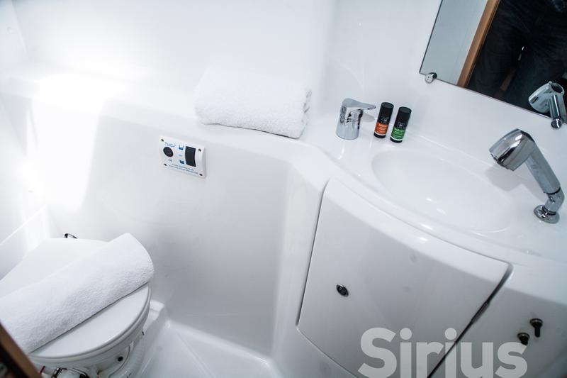 Book yachts online - catamaran - Lagoon 380 - Sirius - rent