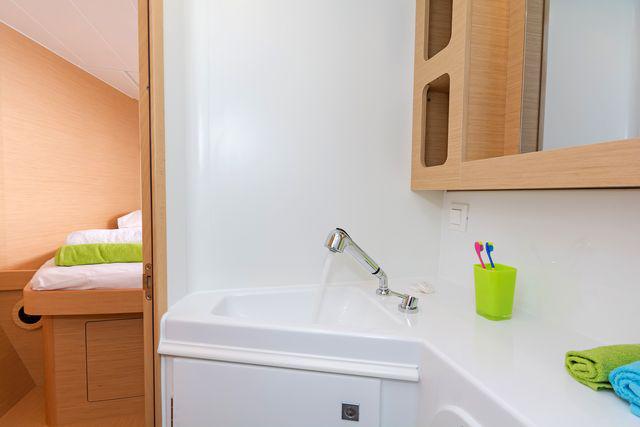 Book yachts online - catamaran - Lagoon 42 A/C &amp; GEN. - IONAS - rent