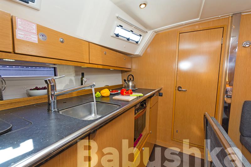 Book yachts online - sailboat - Bavaria Cruiser 40 - Babushka - rent