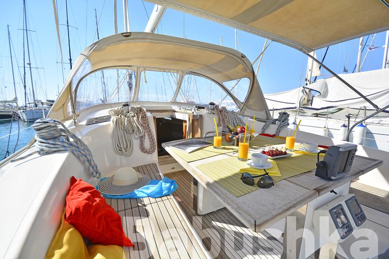 Book yachts online - sailboat - Bavaria Cruiser 40 - Babushka - rent