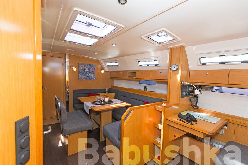 Book yachts online - sailboat - Bavaria Cruiser 40 - Babushka - rent