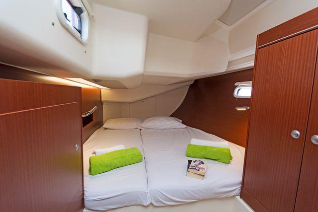 Book yachts online - sailboat - Hanse 455 - CAITLIN OF LORNE - rent