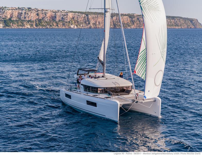 Book yachts online - catamaran - Lagoon 40 - L AVVENTURA - rent
